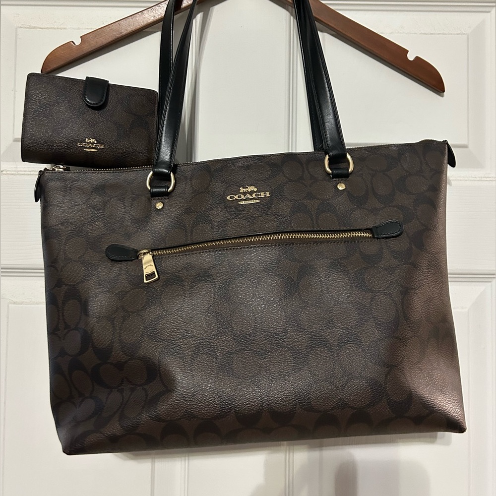 Coach purse and wallet set